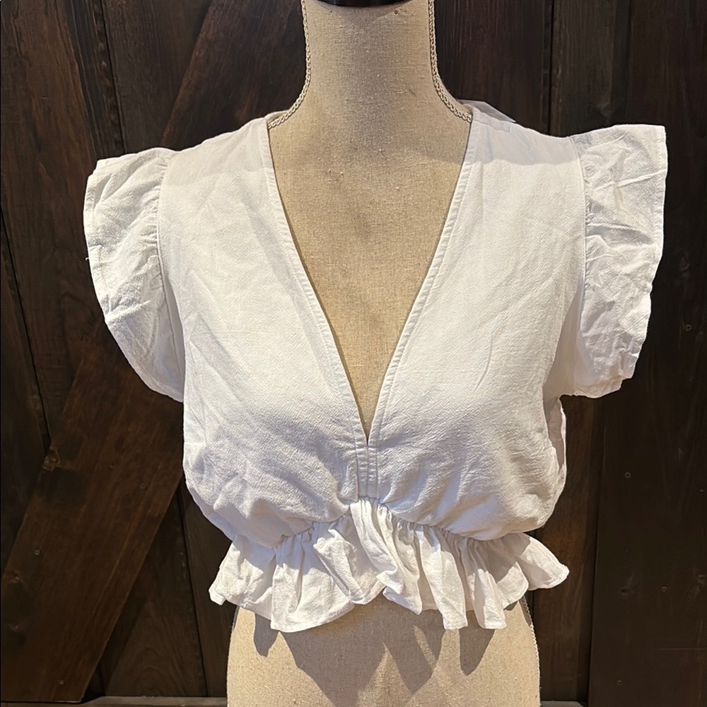 White crop low neckline elastic waist frilly bohemian white top